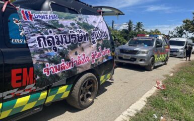 Unithai Group employees join in sending encouragement to help flood victims in Sukhothai